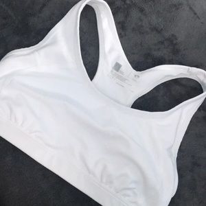 NEW WITHOUT TAGS white sports bra